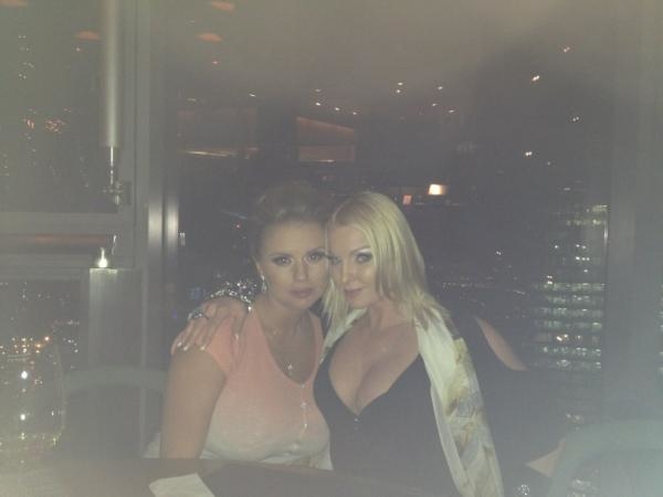 Анастасия Волочкова хвастается глубоким декольте