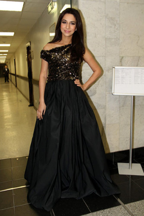 Зара вернулась на сцену через 2 недели после родов