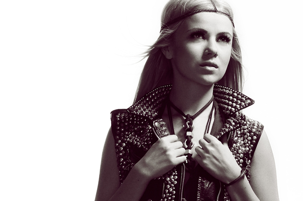 Пресс-служба Мики Ньютон