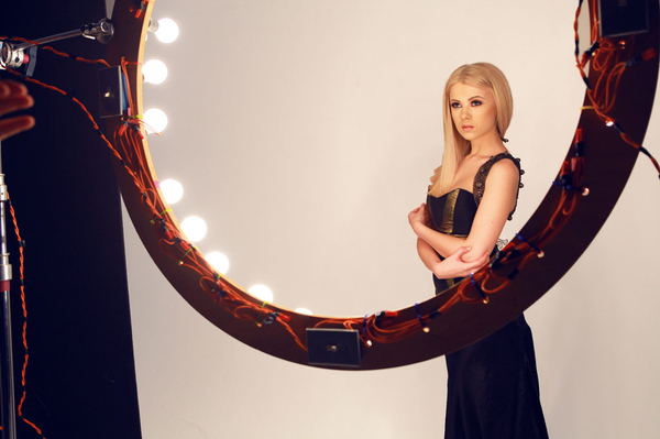 Пресс-служба Мики Ньютон