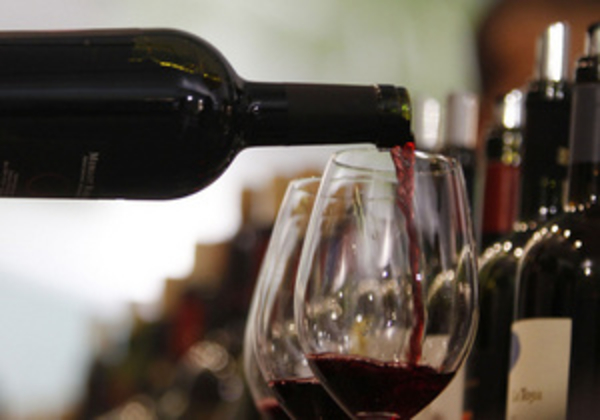 Американские ученые уточнили полезные свойства красного вина