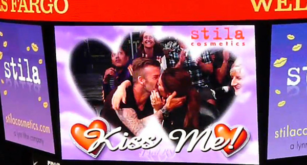 Бекхэм показал, что ему подарили на день рождения