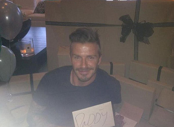 Бекхэм показал, что ему подарили на день рождения