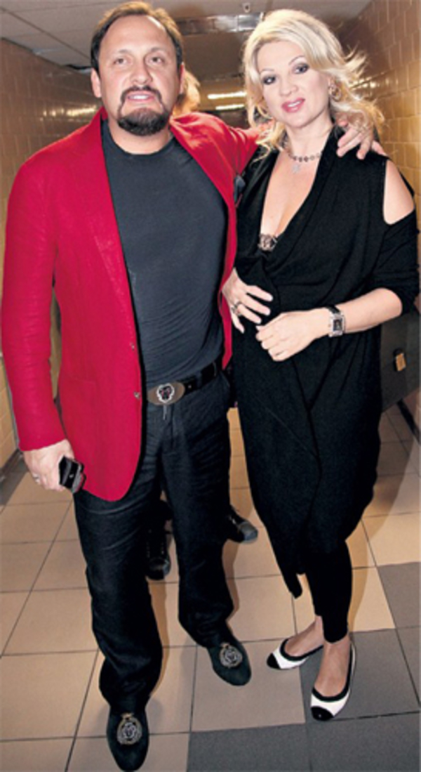 Стас Михайлов вывел в свет беременную жену