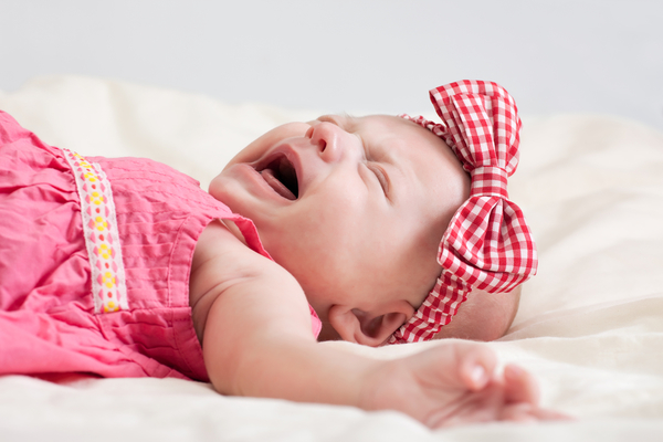 13 неожиданных причин, почему младенцы плачут во время сна: как справиться с это