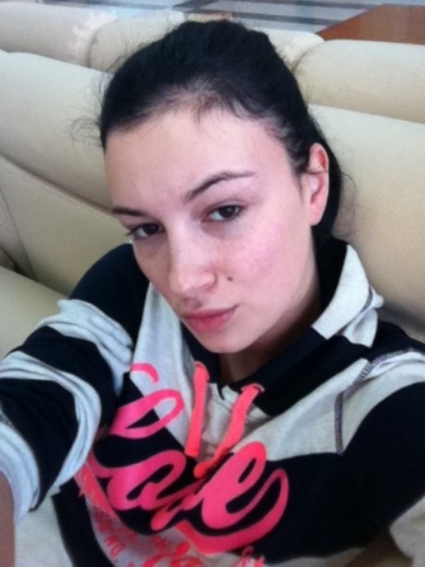 Анастасия Приходько показала свое фото без макияжа