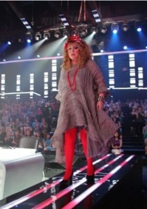 Алла Пугачева вышла в свет в нелепом наряде