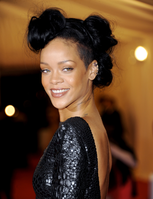 Рианна показала, какой будет ее новая коллекция для Armani