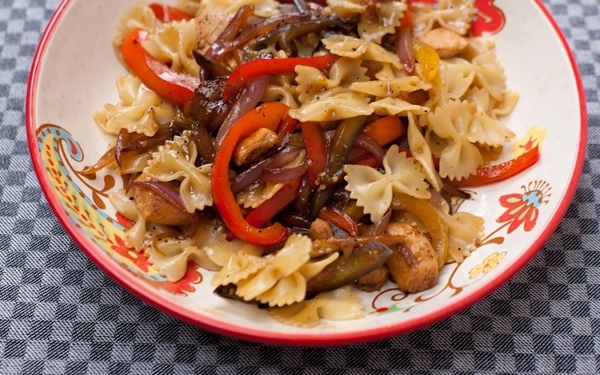 Как приготовить фарфалле с курицей и медом (ВИДЕО)