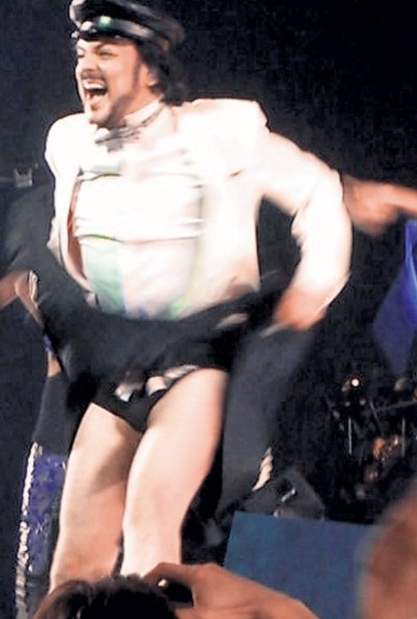 Филипп Киркоров лично станцевал стриптиз