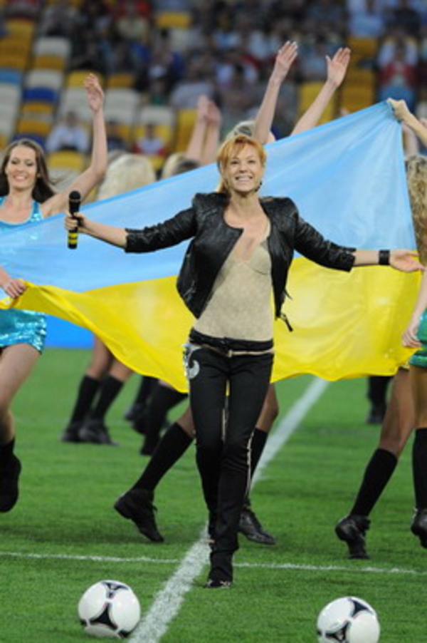 TARABAROVA выступила на футбольном поле