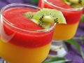 Летний напиток из манго и клубники