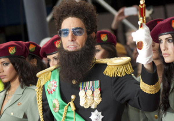 На премьере Диктатора Коэн размахивал пистолетом