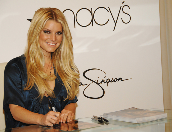 Джессика Симпсон продала фото своей дочери за $800 тысяч