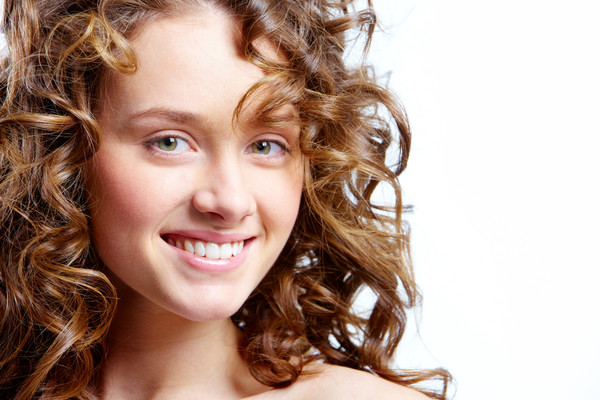 Свадебная прическа для непослушных вьющихся волос