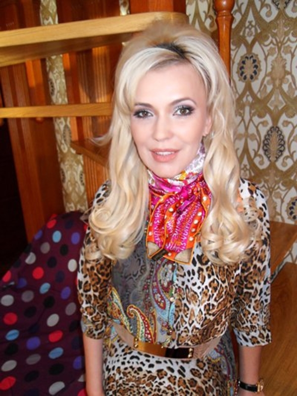 Писательница Юлия Шилова прячет свежие шрамы