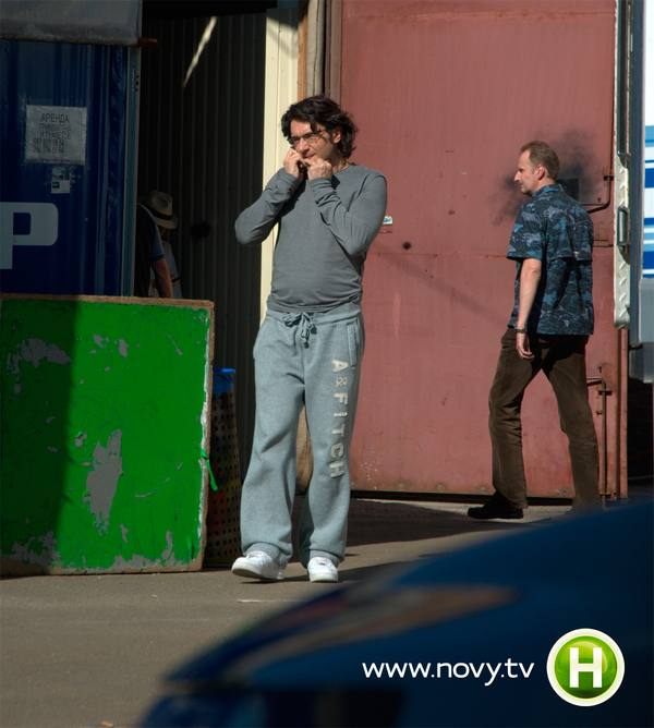 Папарацци сняли, как Андрей Малахов грызет ногти