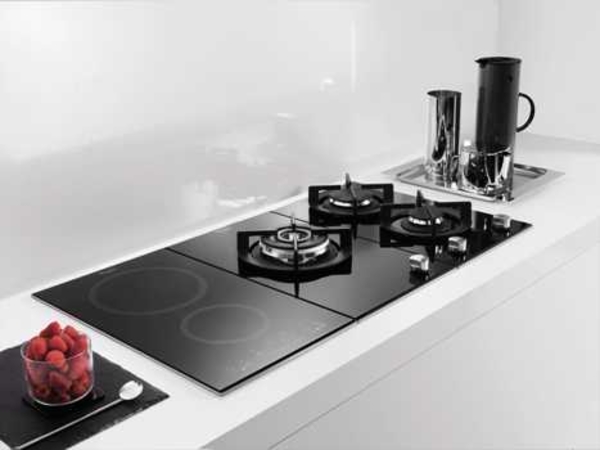 Чистота в доме: Какие средства бережно ухаживают за плитой