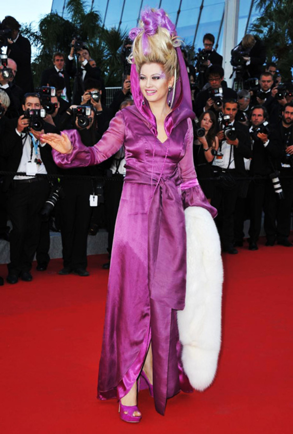 Лена Ленина снова шокировала Канны своим нарядом