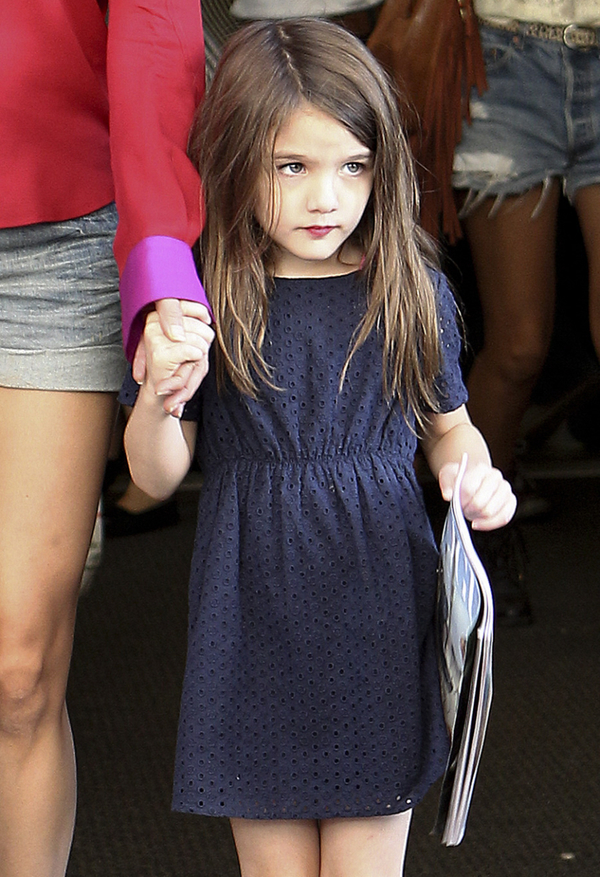 Дочка Кэти Холмс начала пользоваться косметикой в 6 лет