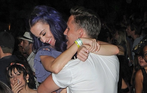 Кэтти Перри снова "в активном поиске"