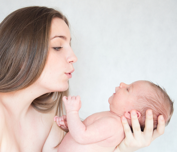 Уход за новорожденным: Как купать малыша