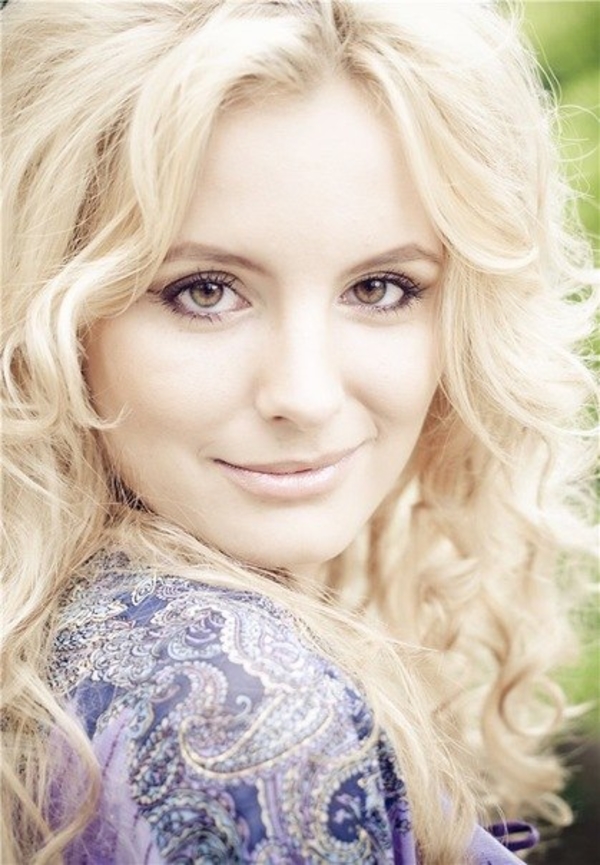 Победительница шоу Холостяк – Елена Ряснова