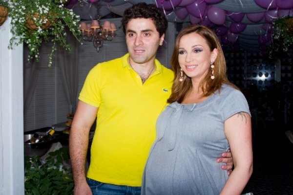 Жених Анфисы Чеховой бросил беременную жену