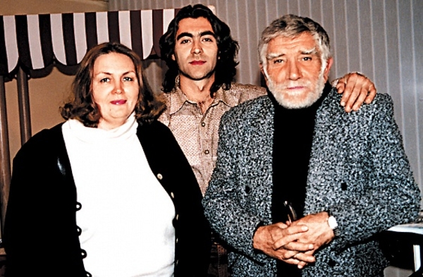 Армен Джигарханян: Мамы нет уже десять лет, но я до сих пор с ней разговариваю