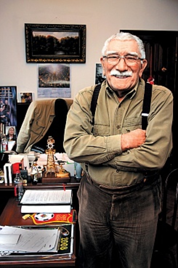 Армен Джигарханян: Мамы нет уже десять лет, но я до сих пор с ней разговариваю