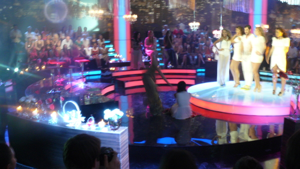 Холостяк 2: Участница шоу валялась на полу