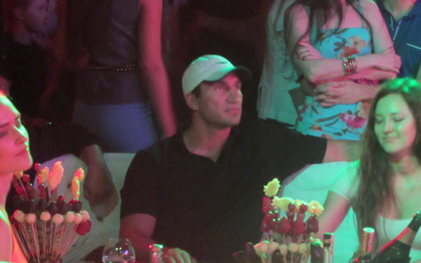 Владимир Кличко был замечен с новой подружкой