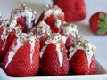 Клубника с творогом и тертым шоколадом