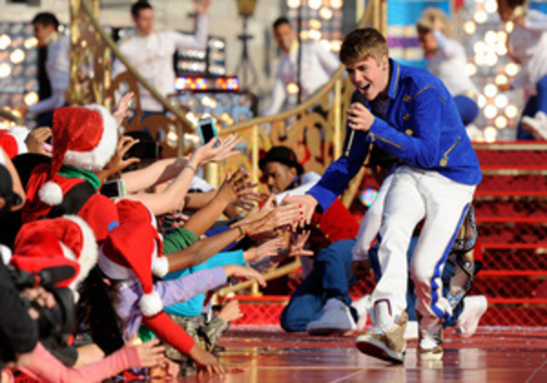 Джастин Бибер врезался в стеклянную стену и получил сотрясение мозга