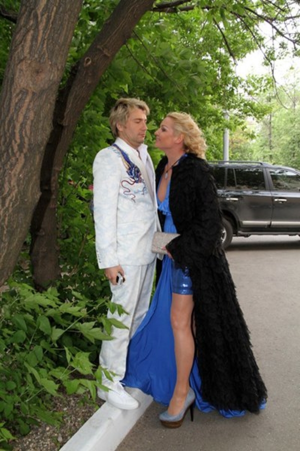 Анастасия Волочкова сама пристает к Николаю Баскову