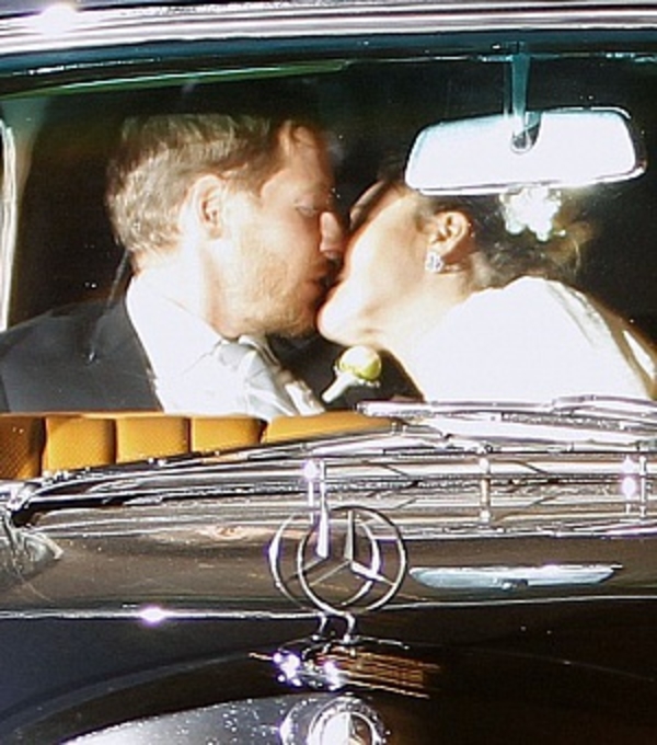 Появились первые фото со свадьбы Дрю Бэрримор