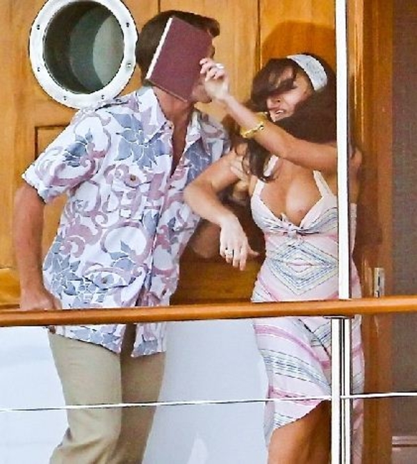 Линдсей Лохан во время съемок показала грудь