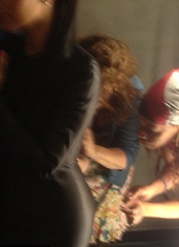 Ким Кардашян надела платье не по размеру