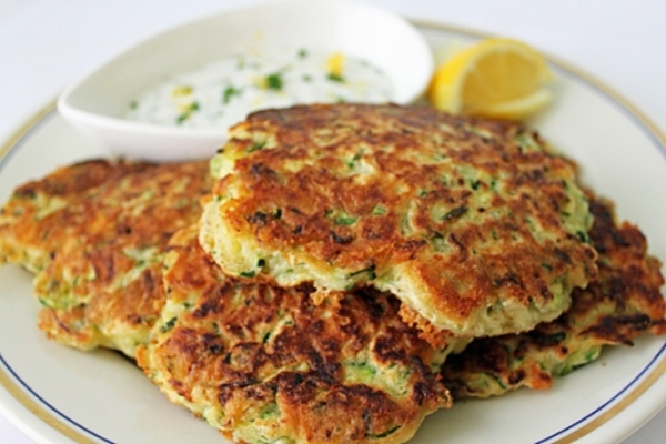 Как приготовить кабачковые оладьи (ВИДЕО)