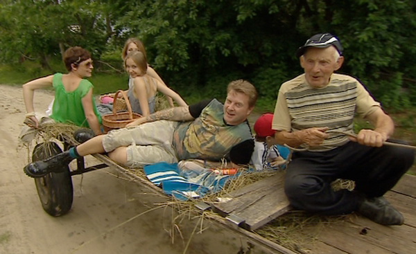 Антин Мухарский прокатил ведущую Настю Касилову на телеге