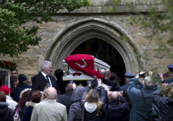 В Великобритании простились с вокалистом Bee Gees Робином Гиббом