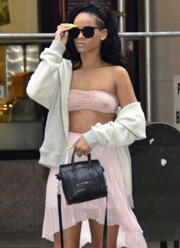 Модный тренд от Рианны: Прозрачный топ