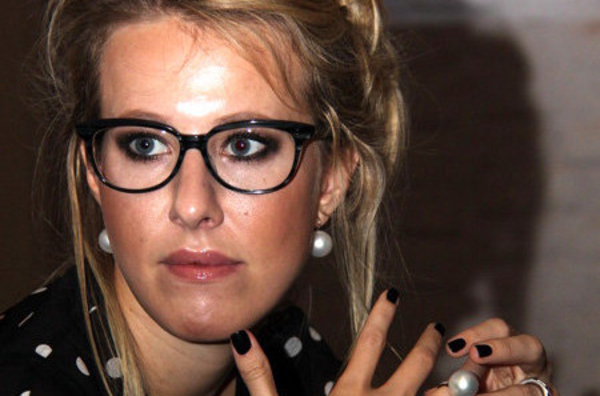 Возле квартиры Ксении Собчак начали ошиваться подозрительные личности