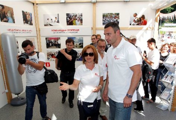 Виталий Кличко сыграл в футбол