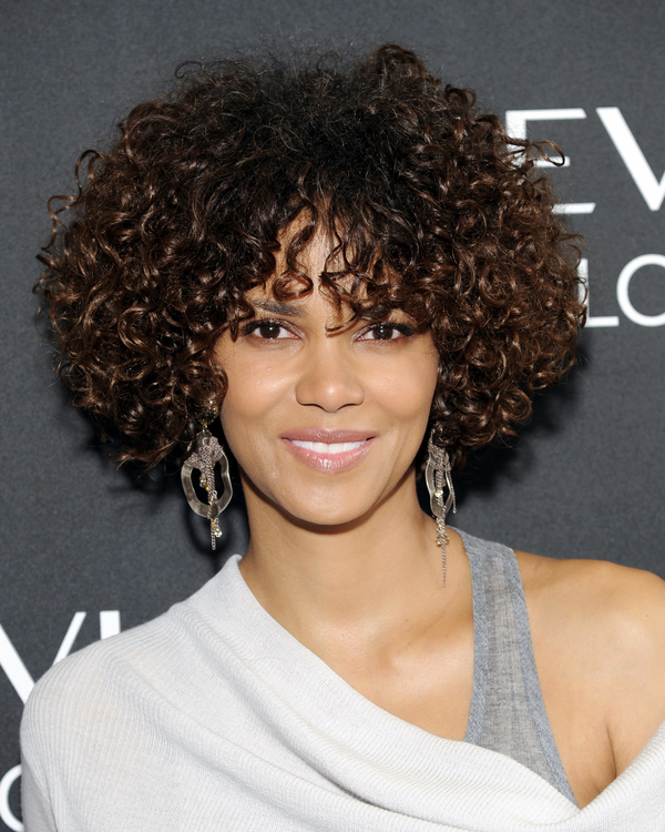 Как актриса Холли Берри поддерживает свое тело в форме