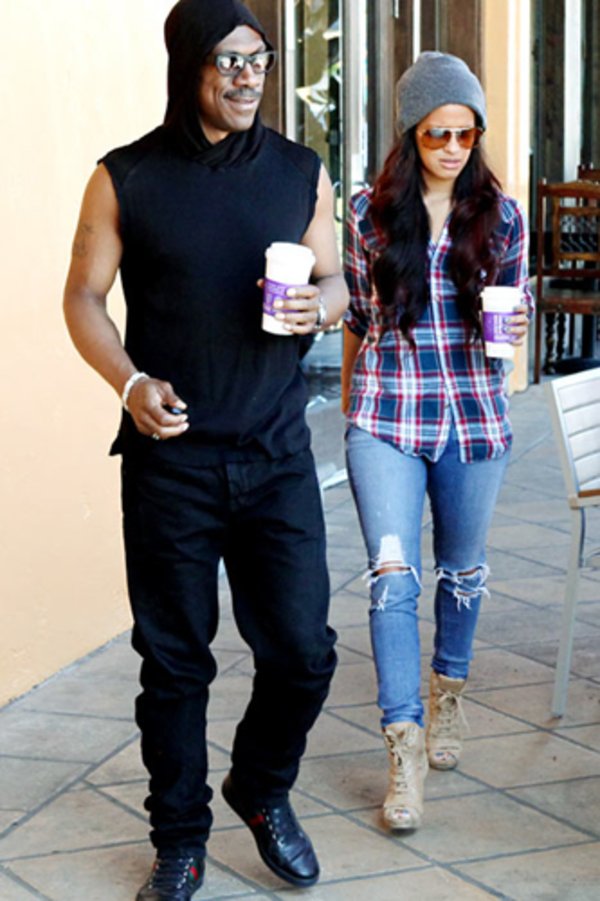 Молодая любовница Эдди Мерфи показала фигурку