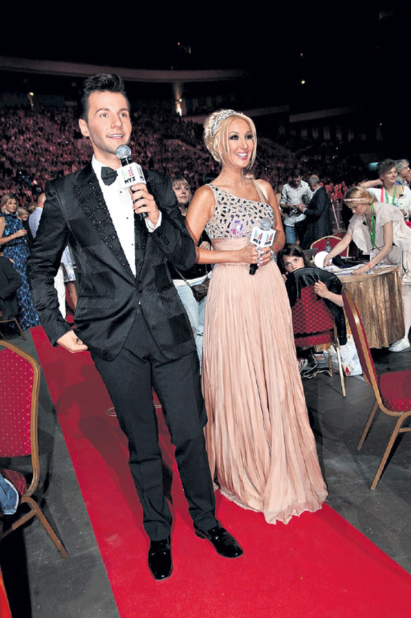 Лера Кудрявцева избила, а потом обругала российского ведущего