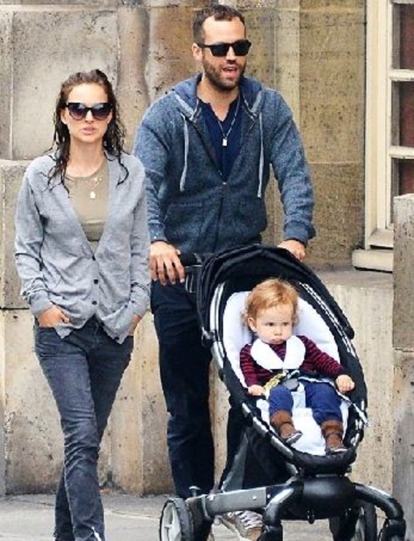 Натали Портман показала подрастающего рыжего сына