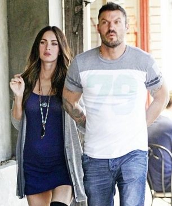 Меган Фокс снова показала округлившийся животик