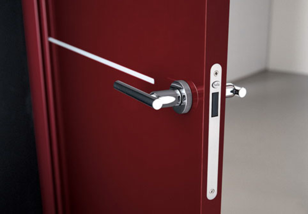 Какие дверные замки сложно открыть квартирным жуликам?